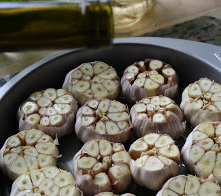 Roasted Garlic with Robust Spanish Hojiblanca